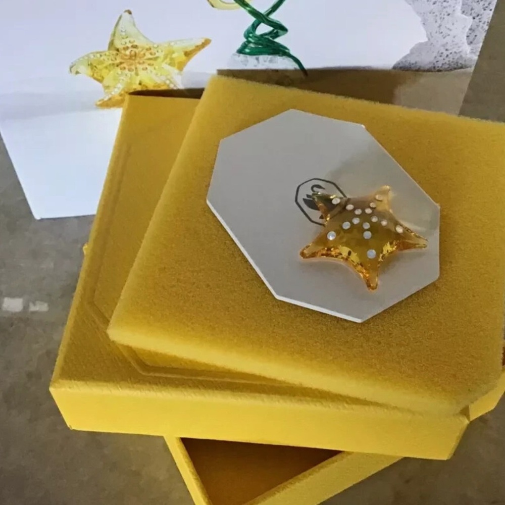 Swarovski 2025 Yellow Starfish SCS Exclusive! - Picture 3 of 5